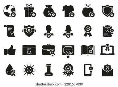 Control de calidad y marca el conjunto de iconos de silueta. Alimentos, Ropa, Procedimiento de certificación de agua, Inspección, Certificación, Aprobación, Confirmación de Iconos Negros. Ilustración vectorial.