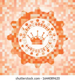 Königin-Krone-Symbol innerhalb eines abstrakten Emblems, orangefarbener Mosaikhintergrund