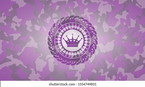 queen crown icon on pink camo pattern