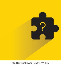 ponto de interrogação no quebra-cabeça com sombra sobre fundo amarelo