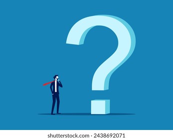 Preguntas y soluciones. Hombre de negocios pensando en la respuesta con gran signo de interrogación 