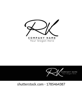 R K RK Escritura manuscrita inicial y logotipo de la firma.	