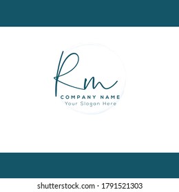 R M RM Letra inicial manuscrita y logotipo de firma. Logo inicial del vector de belleza .Moda, boutique, floral y botánica