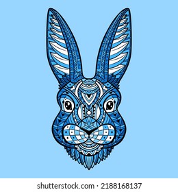 Coloración de líneas de arte en la cabeza de conejo. Retrato de conejito liso. Línea Art. Conejo azul. Cabeza animal. Dibujado a mano con un patrón étnico floral. Boho, estilo garabato. Ilustración vectorial. Fondo azul aislado.