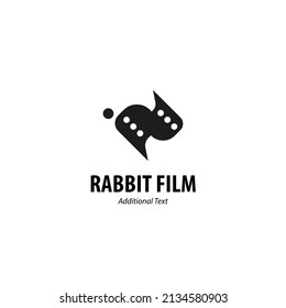 logotipo de rollo de película en forma de conejo. adecuado para el negocio del cine, películas, producciones que se mueven rápidamente y siempre innovan