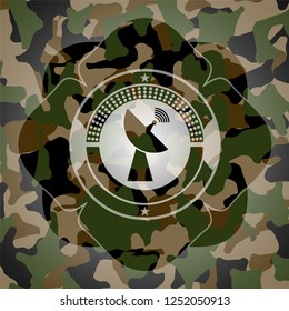 radar icon on camouflaged pattern