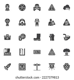 Juego de iconos vectoriales de seguridad radiante, colección moderna de símbolos sólidos, paquete de pictogramas estilo relleno. Señales, ilustración del logotipo. Set incluye iconos como arma nuclear, máscara de gas, bomba atómica, nube de hongos