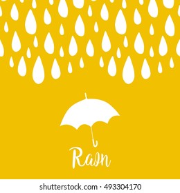 Tarjeta de lluvia con gotas y paraguas. Vector de fondo.