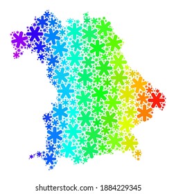 Mosaico degradado de arcoiris de la tierra de Baviera construido para la celebración de Año Nuevo. El mosaico del mapa de Bavaria Land está construido con elementos de nieve vibrantes. Diseñado para proyectos de Año Nuevo.