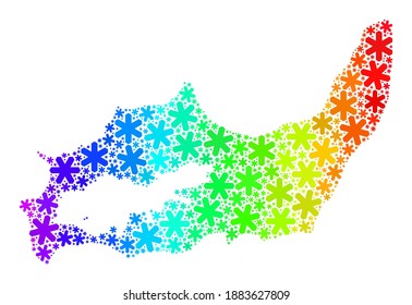Mosaico degradado de arcoiris del mapa de la isla Gran Inagua organizado para las vacaciones de Año Nuevo. El mapa de mosaicos de la isla Gran Inagua está organizado con copos de nieve brillantes. Diseñado para publicidad en invierno.