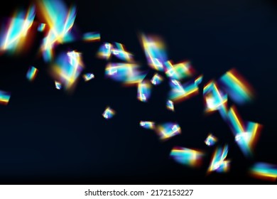 El arcoiris resalta sobre un fondo negro. Resplandor o reflexión de agua y vidrio. Partículas brillantes para los fondos de medios sociales, presentaciones de productos, fotos.