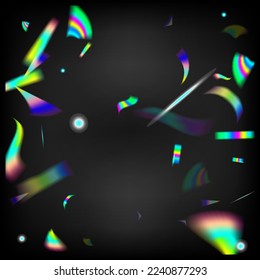 Rainbow Tinsel.  Gradient Overlay Glare Foil Tinsel. Fallend Hologram Confetti. Silbertransparente Fallpartikel. Hintergrund für blaue, violette und grüne Feierlichkeiten. Holo Glitch-Effekt Regenbogen Tinsel.