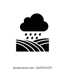 Regenwolke über grünem Feld in natürlicher Landschaft vor Sturm