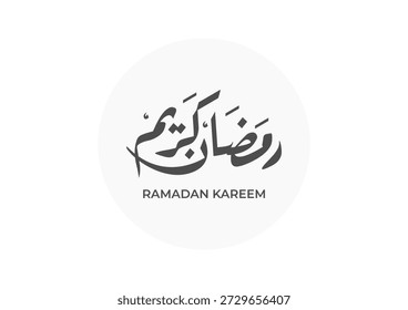 Ramadán Kareem en caligrafía árabe, aislado en un fondo blanco. Traducción: El Ramadán es un mes lleno de bendiciones.