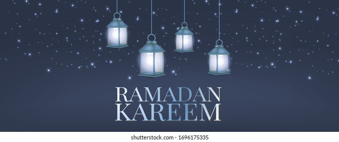 Cartel o encabezado del sitio web Ramadan Kareem. Concepto de fiesta religiosa árabe. Linterna azul colgando sobre fondo azul oscuro. Ilustración vectorial con letras.