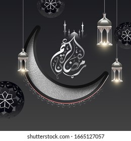 Ramadan Kareem Kalligraphie in arabischer Sprache mit Foil Texture Crescent Moon, Hanging Illuminated Lanterns und Papier Cut Mandala Muster dekoriert schwarzen Hintergrund.