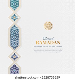 Publicación decorativa de Ramadán Kareem en las redes sociales con intrincados bordes y patrones