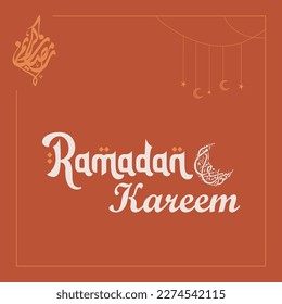 Ramadan Kareem: Tipografía inglesa y saludos caligráficos árabes. Un texto islámico de saludo en inglés para el mes sagrado ramadán feliz. Diseño de fondo islámico con luna de miel.