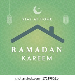 Tarjeta de felicitación Ramadan Kareem y quédate en casa. Plantilla de publicación de medios sociales Ramadan Mubarak. símbolo islámico en aumento. Luces brillantes árabes. Fondo islámico verde suave.