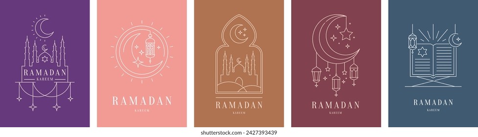 Tarjetas de felicitación de Ramadán Kareem, libro en línea del Corán y mezquita musulmana, luna creciente vectorial con estrellas y linternas árabes. Banderas de la festividad religiosa del Islam Ramadán Kareem en línea con símbolos musulmanes