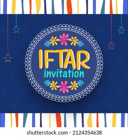 Ramadan Kareem, diseño de Iftar Invitation decorado con flores de colores y estrellas colgantes.