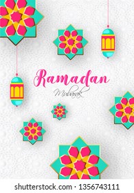 Ramadan Mubarak Feierlichkeiten Template Design mit Papier schneiden Blumendesign und Laternen auf islamischem Muster Hintergrund dekoriert.
