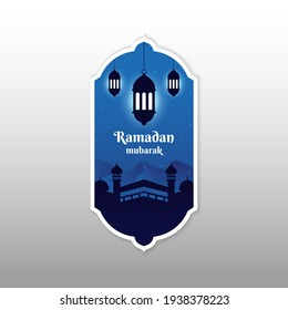 Diseño vectorial de placa de la etiqueta premium de Ramadán con fondo de farolillos islámicos y makkah
