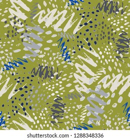 Random Camo Pattern with Irregular Watercolor Brush Strokes.  Vector Seamless Camo Pattern. Hand Drawn Zigzag Lines Spots. Mint Dynamic Brush Paint Repeat. Watercolor Organic Shapes