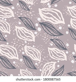 Las hojas aleatorias esbozan las cifras sin fisuras. Ornamento botánico blanco y morado suave sobre fondo morado claro con puntos y salpicaduras. Papel tapizado, textil, papel envolvente, impresión de tela.