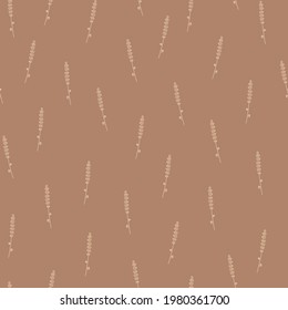 Zufällige kleine Lavendel nahtlose Muster im Blumenstil. brauner Hintergrund. Kräuteraromabdruck. Perfekt für Stoffdesign, Stoffdruck, Umhüllung, Cover. Vektorgrafik.