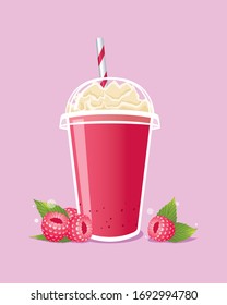 Himbeermilchshake mit Peitschencreme in eine Wegtasse und Himbeeren.
