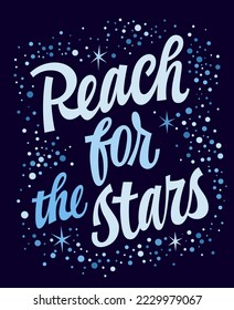 Alcance para las estrellas, lindos y modernos guiones con un estilo de caligrafía ingenua. Diseño de tipografía con temática espacial con estrellas y decoración brillante.  Motivación, frase de inspiración para cualquier propósito