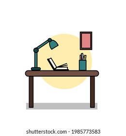 Mesa de lectura con lámpara de escritorio, libros, lápices y plumas, Ilustración vectorial de diseño plano.