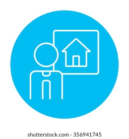 Icono de línea de agente inmobiliario para web, móviles e infografías. Icono de blanco vector en el círculo azul claro aislado en fondo blanco.