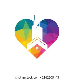 Diseño del logo vectorial de amor inmobiliario. Diseño del edificio y el logotipo del corazón. Logo de la finca con rascacielos.
