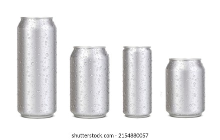 Realistic aluminium cans with water drops. Silver beer, soda, lemonade, juice, energy drink mockups. Vector tin cans of cold beverages, isolated 3d blank metal containers with condensation droplets