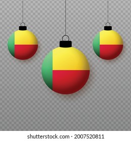 Bandera Benín realista con globos de luz voladores. Elementos decorativos para las fiestas nacionales.