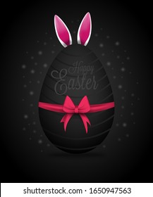 Huevo negro realista de Pascua atado de cinta rosada con un gran arco y fondo negro de areja de conejo. Huevo en color negro para el Día de Pascua o tarjeta de felicitación de Pascua con luz realista. ESP 10