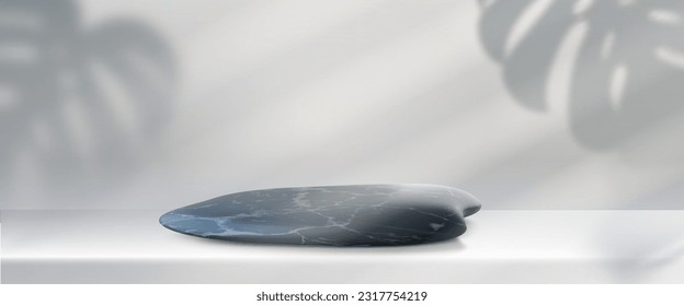 Plataforma de piedra de mármol negro realista sobre fondo de pared con sombras de plantas. Ilustración vectorial de la roca natural para presentación de productos de belleza de lujo, accesorio de diseño interior, banner del salón de spa