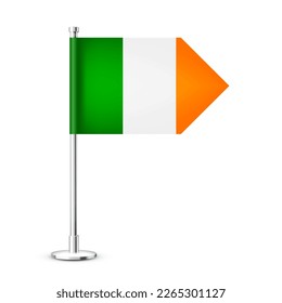 Bandera de mesa irlandesa realista en un asta de acero cromado. Un recuerdo de Irlanda. Bandera de escritorio hecha de papel o tela y soporte de metal brillante. Tragedia para promoción y publicidad. Ilustración del vector