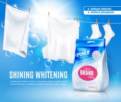 Realistisches Waschmittel Für Automatische Waschmaschine Und Plakat Auf Blauem Hintergrund Mit Weißer Kleidung, Vektorgrafik
