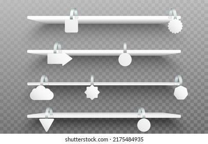 Realistische Ladenregale mit Wolletiketten auf transparentem Hintergrund. Leere Wandschalen mit Blindwerbewölfen in unterschiedlichen Formen. Konzept für Verkaufsförderung, Supermarkt-Preisschild. Vektorgrafik