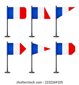 Realistische, verschiedene französische Tischfahnen auf einem schwarzen Stahlpol. Souvenir aus Frankreich. Schreibtischflagge aus Papier oder Stoff, glänzender Metallständer. Mock up for promotion and advertising. Vektorgrafik