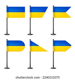 Varias banderas de mesa ucranianas realistas sobre un asta de acero negro. Un recuerdo de Ucrania. Bandera de escritorio hecha de papel o tela, soporte de metal brillante. Tragedia para promoción y publicidad. Ilustración del vector