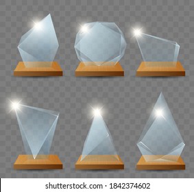 Realistische Gewinnerglas-Trophäe erster Platz. Klarglas-Trophäe-Belohnung. Set von realistischen, isolierten Vektorglasschildern. Meisterschaft, um den Glaspreis zu gewinnen. Vektorgrafik