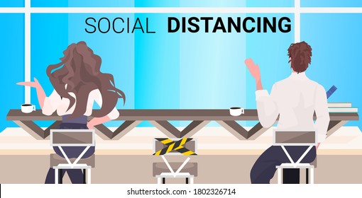 vista trasera café visitantes mantener distancia para prevenir el coronavirus epidémico concepto de distanciamiento social personas sentadas en el restaurante contador vertical horizontal ilustración vectorial
