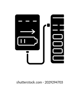 Recarga del icono de etiqueta manual de glifo negro del puerto USB del equipo. Solución alternativa para la carga. Símbolo de silueta en el espacio blanco. Ilustración aislada de vectores para instrucciones de uso de productos
