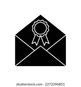 Icono de la tarjeta de correo electrónico de recomendación. Sobre con diseño de icono de insignia de premio. aislado en fondo blanco
