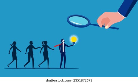 Contratación de personal bien informado. Empresario que usa una lupa para seleccionar candidatos de trabajo inteligentes