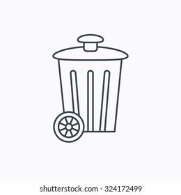 Recycle bin icon. Trash container sign. Street rubbish symbol. Linear outline icon on white background. Vector